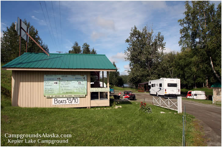 The Kepler Lake Campground Store and Office is located at the entrance to the park.
